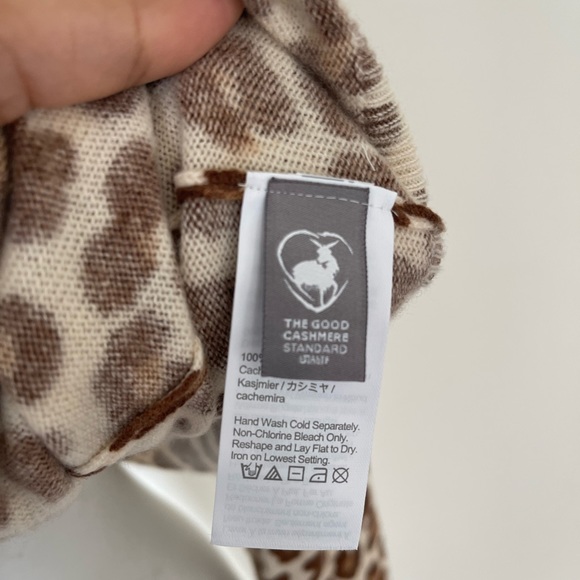 J.crew Cashmere classic-fit crewneck sweater in leopard print - Picture 5 of 7